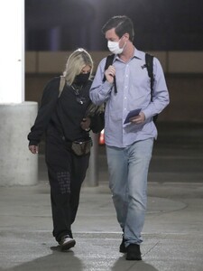 tori-spelling-at-lax-airport-in-los-angeles-02-13-2022-5.jpg