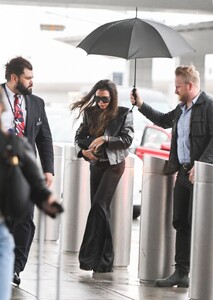 victoria-beckham-arrives-at-jfk-airport-in-new-york-05-20-2023-0.jpg