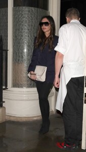 victoria-beckham-leaves-akari-restaurant-in-londin-03-16-2023-0.jpg