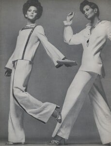 white_01.thumb.jpg.ceab633c15d9f1d08bf6966e315211b4.jpg