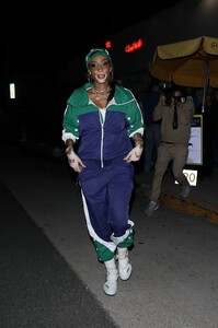 winnie-harloe-leaves-shorebar-in-santa-monica-05-14-2023-5.jpg