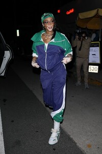 winnie-harloe-leaves-shorebar-in-santa-monica-05-14-2023-6.jpg