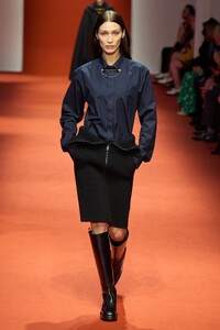 00002-tods-fall-2022-ready-to-wear-credit-gorunway.thumb.jpg.5c65537efafadc1bbd9f53ab490985df.jpg