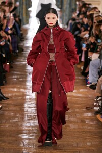 00004-sacai-fall-2022-ready-to-wear-paris-credit-gorunway.thumb.jpg.61c9aa3e2a1d27a369f101d302df68a7.jpg