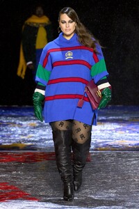 00004-tommy-now-fall-2022-ready-to-wear-credit-gorunway.thumb.jpg.41951056ea0d7add597fd742cb4e3ddf.jpg