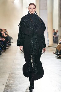 00012-rochas-fall-2022-ready-to-wear-credit-gorunway.thumb.jpg.4e126d27674cc4e9061a3dd58bd1924d.jpg