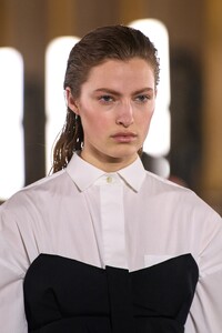 00012-sacai-fall-2022-ready-to-wear-details-paris-credit-gorunway.thumb.jpg.8d9701275101a6e82bfbe4a264b019a3.jpg