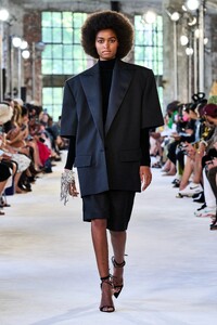 00013-alexandre-vauthier-fall-2022-couture-credit-gorunway.thumb.jpg.f86b1a7e34f8655d816d6f3cf844a9c7.jpg