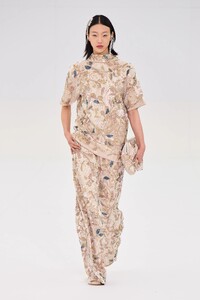 00014-fendi-fall-2022-couture-credit-gorunway.thumb.jpg.bdb6d442cc2c64138b8f8bcbe687aab3.jpg