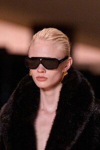 00014-saint-laurent-details-fall-2022-ready-to-wear-paris-credit-gorunway.thumb.jpg.e4e6e92e24bc14660cf4a3833af60f8d.jpg