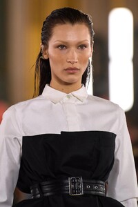 00015-sacai-fall-2022-ready-to-wear-details-paris-credit-gorunway.thumb.jpg.575086508674e3e306357236d9706673.jpg