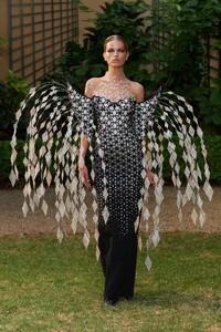 00016-iris-van-herpen-fall-2023.jpg