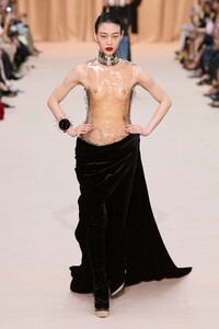 00018-jean-paul-gaultier-fall-2022-couture-credit-gorunway.thumb.jpg.a6f402037a85f1d96366d1753c00196b.jpg
