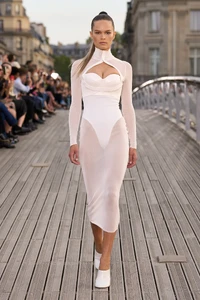 00021-alaia-spring-2024-ready-to-wear-credit-brand.thumb.webp.277920bd6a2f952db92661f68113ebf0.webp