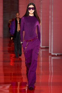 00021-versace-fall-22-ready-to-wear-milan-credit-gorunway.thumb.jpg.79f4e3e369b40ab3ca4c44f5a39e5006.jpg