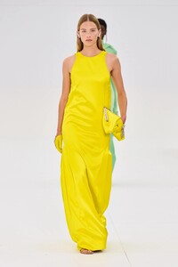 00024-fendi-fall-2022-couture-credit-gorunway.thumb.jpg.d4d7e437b39bfc50d48b2f2bab653a3c.jpg