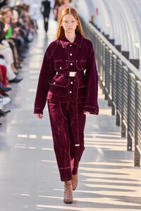 00027-stella-mccartney-fall-2022-ready-to-wear-paris-credit-gorunway.thumb.jpg.21ff50d73b31fd20f5c72363b1a3cacc.jpg