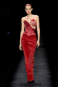 00033-schiaparelli-fall-2022-couture-credit-gorunway.thumb.jpg.d3de9ef98c39e4d74e1ba9d77d645ec1.jpg