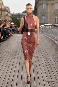00034-alaia-spring-2024-ready-to-wear-credit-brand.thumb.jpeg.896f21d4ef58bcac31297733ba978d9d.jpeg