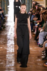 00034-sacai-fall-2022-ready-to-wear-paris-credit-gorunway.thumb.jpg.c4ffca36c7335815329d58dd1c32e91b.jpg