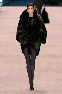 00035-saint-laurent-fall-2022-ready-to-wear-paris-credit-gorunway.thumb.jpg.4bb56b8c05d9dfc4a65b930089975cc0.jpg