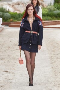 00040-chanel-resort-2023-monaco-credit-gorunway.thumb.jpg.699d75847a3d8c136886390856cf5a32.jpg