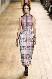 00042-christian-dior-fall-2022-couture-credit-gorunway.thumb.jpg.281f57c007ab0e3fa5582c044e843029.jpg