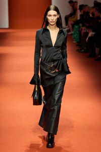 00043-tods-fall-2022-ready-to-wear-credit-gorunway.thumb.jpg.536d253f7ef56c635e7da588cde097d2.jpg