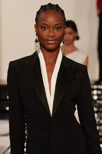 00043a-ralph-lauren-fall-2022-ready-to-wear-details-credit-brand.thumb.jpg.ba83c2445971abc173c5b4d0715cf4a2.jpg