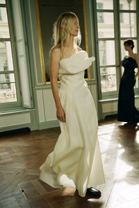 00045-the-row-resort-2023-paris-credit-brand.thumb.jpg.814c07143e4b67cdf13cd77d73653182.jpg