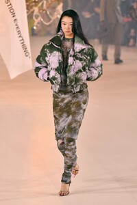 00046-off-white-fall-2022-ready-to-wear-paris-credit-gorunway.thumb.jpg.f2f1b09a20fd1dfd0402ecb175915b4b.jpg