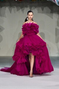 00047-giambattista-valli-fall-2022-couture-credit-gorunway.thumb.jpg.53342a962733eb8a4ae1415c55d43488.jpg