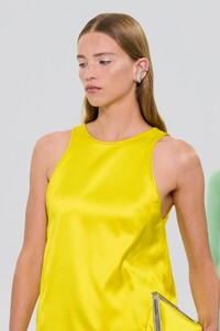 00048-fendi-fall-2022-couture-details-credit-gorunway.thumb.jpg.02676c6490f3e8aa3ed5a8cf1d7053de.jpg