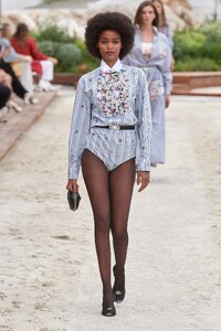 00053-chanel-resort-2023-monaco-credit-gorunway.thumb.jpg.8ed18835003f10ab35dab4a9eda29a90.jpg