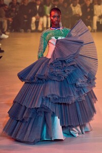 00057-off-white-fall-2022-ready-to-wear-paris-credit-gorunway.thumb.jpg.4f7fa13e0fd42eddb9092ca105265bb8.jpg