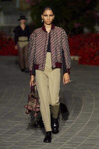 00058-christian-dior-resort-2023-credit-gorunway.thumb.jpg.bd046f8432d62ad764eaa9506071bc32.jpg