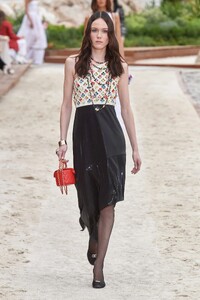 00059-chanel-resort-2023-monaco-credit-gorunway.thumb.jpg.3a91b607112e28ffc8340fcaf956e6c4.jpg