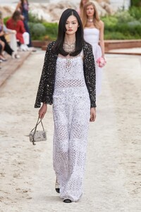 00061-chanel-resort-2023-monaco-credit-gorunway.thumb.jpg.b4d70e5dd6f348ecbde24618646c999f.jpg