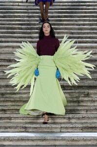 00061-valentino-fall-2022-couture-credit-gorunway.thumb.jpg.dda798e73e1e86df8f01bf203790410d.jpg