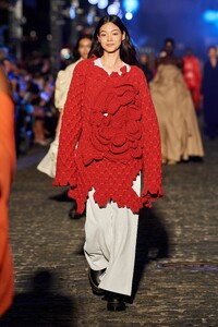00061-vogue-world-fall-2022-credit-gorunway.thumb.jpg.d37ee83ef9853ccd45d44e1321e76a94.jpg