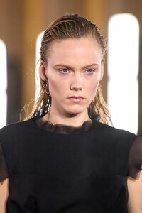 00088-sacai-fall-2022-ready-to-wear-details-paris-credit-gorunway.thumb.jpg.dcfee141febf0cd501423ade3d431dda.jpg