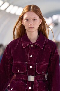 00090-stella-mccartney-fall-2022-ready-to-wear-details-paris-credit-gorunway.thumb.jpg.02724e46729c142b88d5d08afe105700.jpg