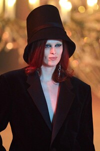00100-off-white-details-fall-2022-ready-to-wear-paris-credit-paris-credit-gorunway.thumb.jpg.222e8ecc7fcda605782e0538a6a1eb6e.jpg