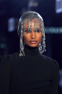 00110-vogue-world-fall-2022-details-credit-gorunway.thumb.jpg.de46e197e92572d7440787d4980e3485.jpg