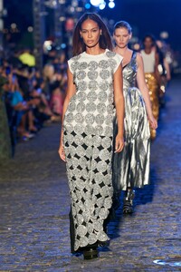 00111-vogue-world-fall-2022-credit-gorunway.thumb.jpg.0275587a0a3066b47f6cf0dae4897609.jpg