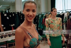 1027418033_ysl-stade1998-fitting-noemieLewaM.thumb.jpg.00a02010291fd2ba7ba626f6082eaa63.jpg