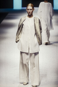 1052182165_SalvatoreFerragamo1999WomenRTW29.thumb.jpg.6ffa3360b32030fef38c981a67ce5865.jpg