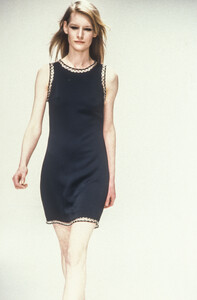 1069398940_PacoRabanne1994WomenRTW8.thumb.jpg.a254fc8485cde59cf5466b7df72aab28.jpg