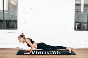 1085581689_StellaMaxwell-TheCoveteur2017_10.265FavoriteToningMoves25331625.thumb.gif.c08767e9b4a21bb429a54021c9d2f254.gif