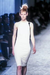 1117892196_VersusbyDonatella1997WomenRTW26.thumb.jpg.02e97b61350a9498b227d72efe106008.jpg